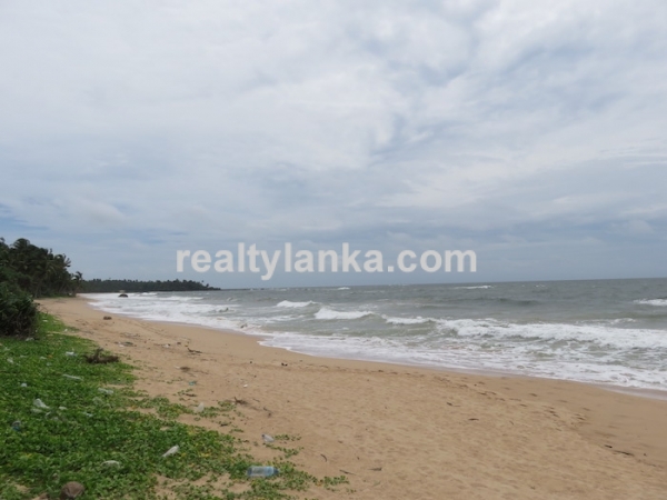 38M Beachfront Property In Balapitiya