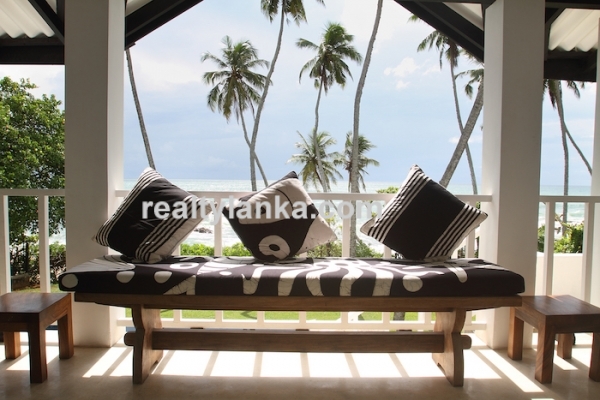 Coco Tangalle
