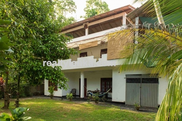 Villa for Sale and Lease in Hikka